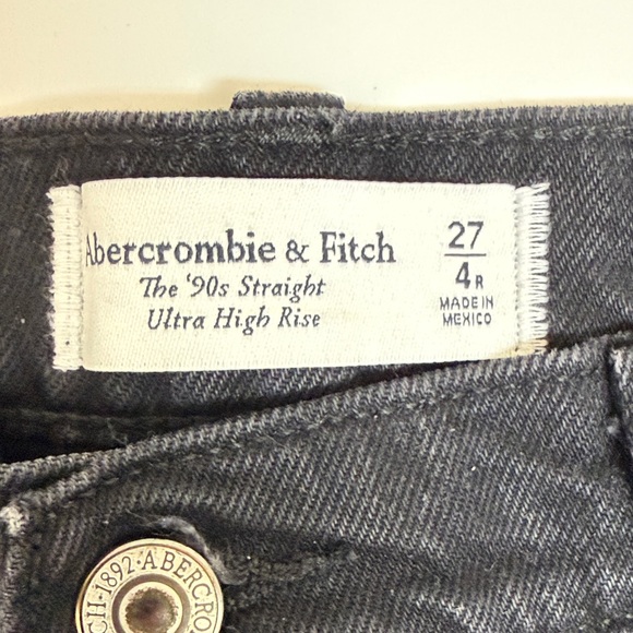 NWOT Abercrombie 90s Straight Ultra High Rise Black Denim Jeans - Picture 2 of 3